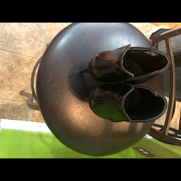 Boots - Picture 4 of 5